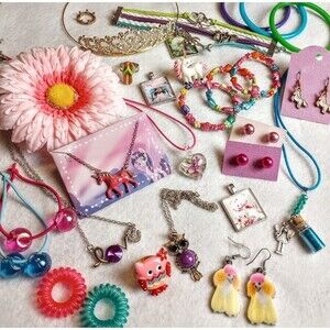 Girls Jewelry / TIARA / 29 Pieces / Necklaces, Bracelets, Earrings